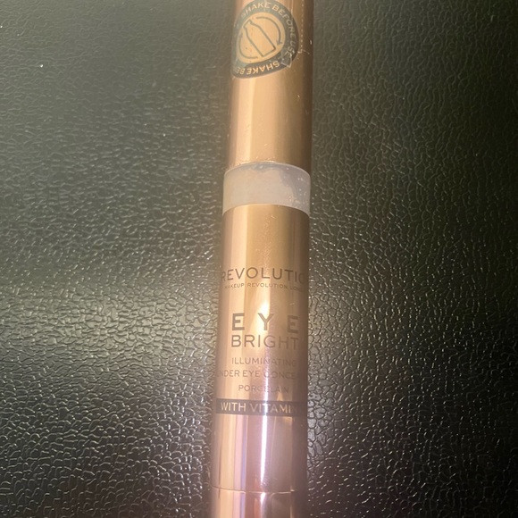 Make up revolution eye bright concealer 👁️ - Picture 3 of 7